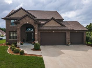 2508 Riverwoods Ln, Bloomington, IL 61705