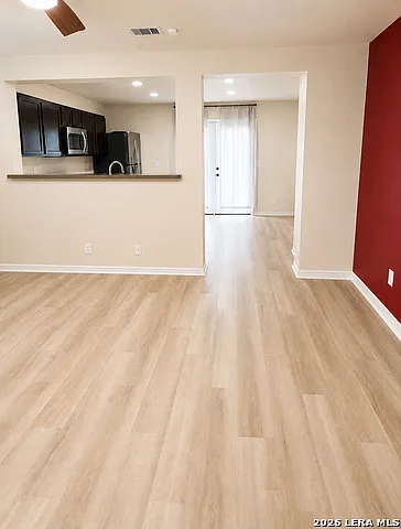 3 bed, 2.5 bath, 1431 sqft, $1,750 — Photo 2