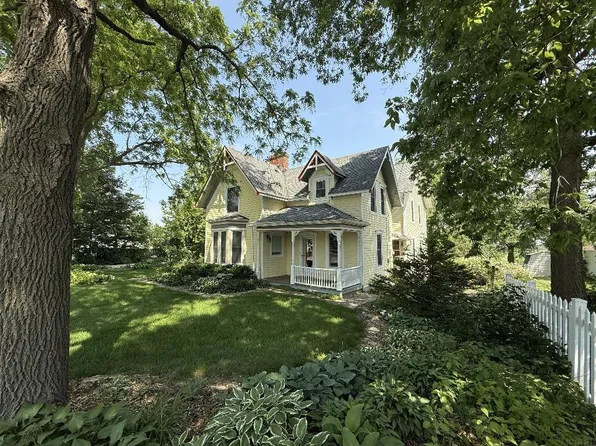 407 W North St, Calmar, IA 52132