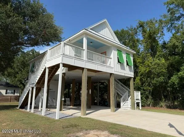 231 Leonhard Ave, Bay Saint Louis, MS 39520
