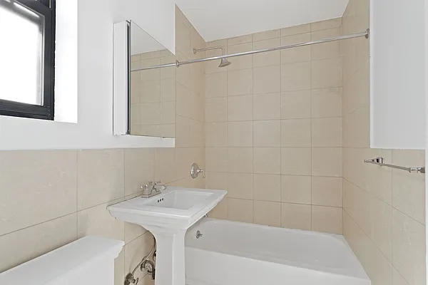 Rented by Anchor Associates | media 13