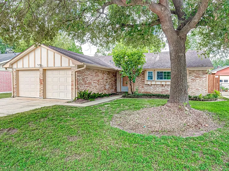 5806 Chrystell Ln — Photo 1