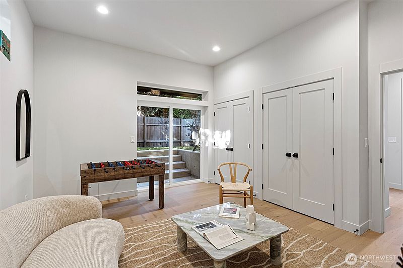 4th image of 2725 Belvidere Avenue SW
