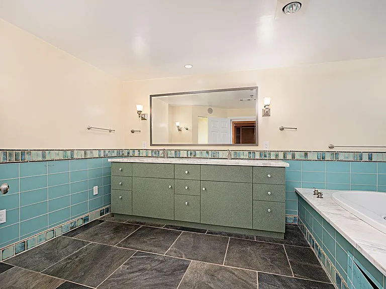 1230 E Ocean Blvd #601 — Photo 43