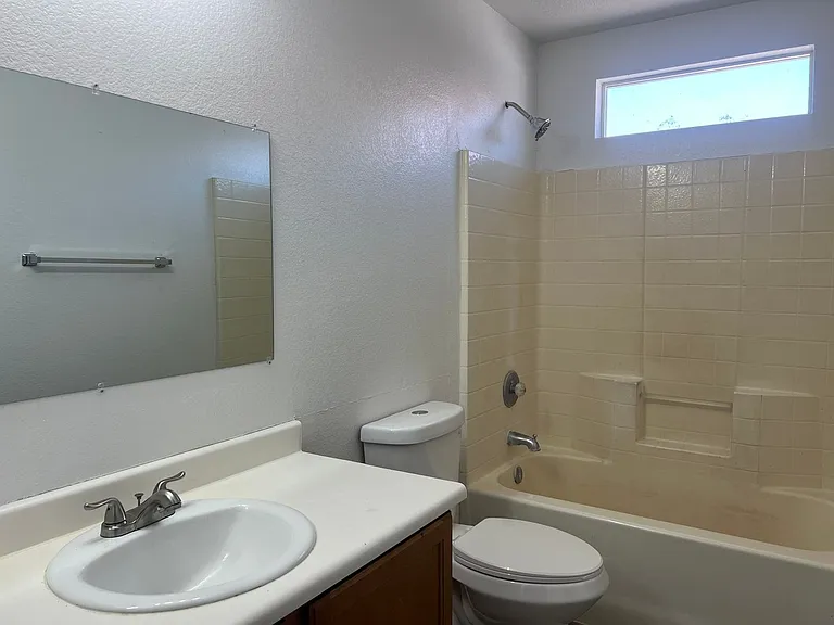 1426 E Romley Rd — Photo 21