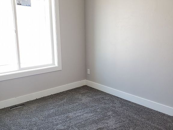 3rd image of 654 S Saturn Ave