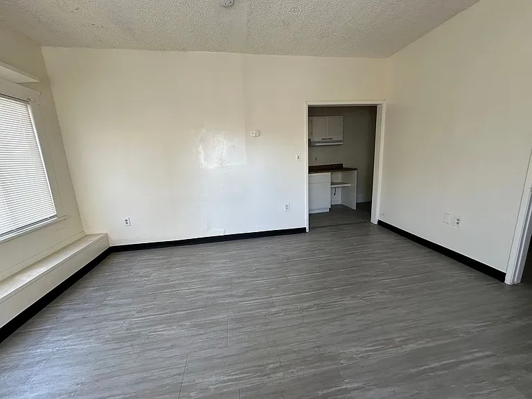 901 S Vermont Ave — Photo 6
