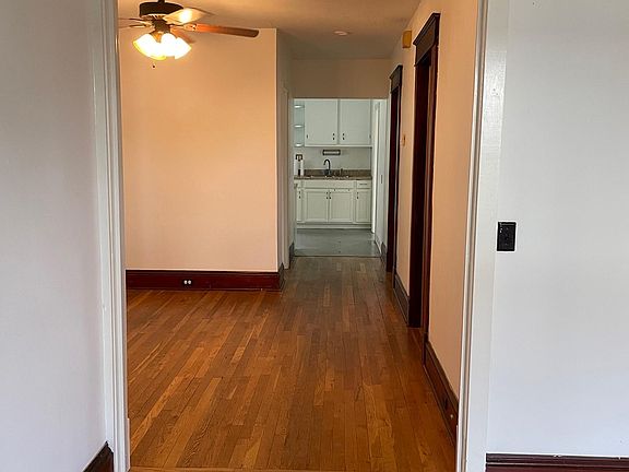 5th image of 223 Robinson St #1