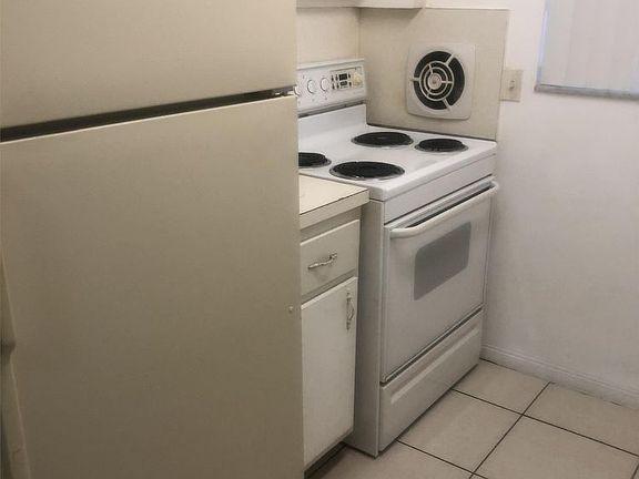 3rd image of 4928 Hollywood Blvd APT 18
