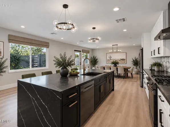 3802 E PICCADILLY Road, Phoenix, AZ 85018