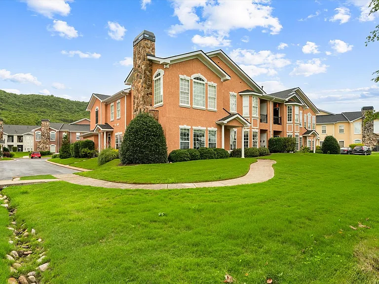 901 Renaissance Ct — Photo 43