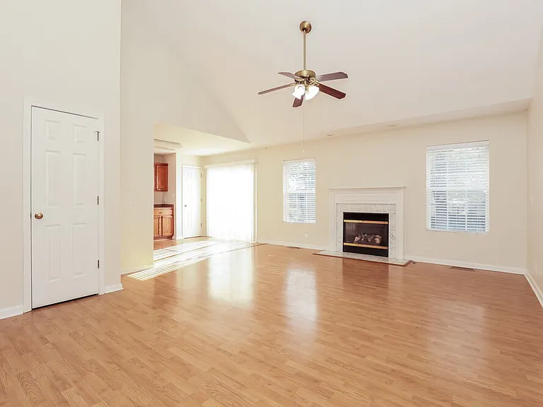 2313 Leighton Way — Photo 4