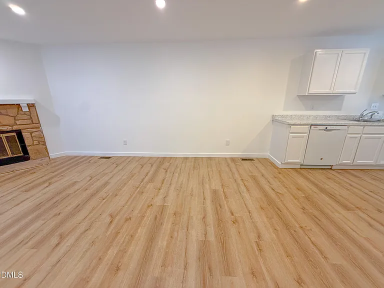 4247 The Oaks Dr — Photo 6