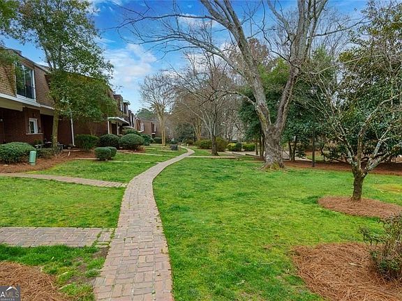 3rd image of 260 Manning Rd #10