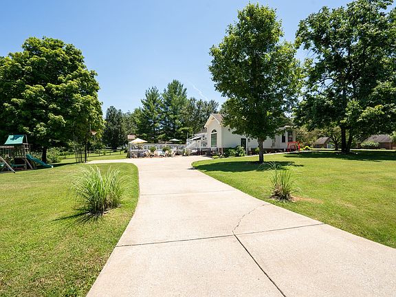 5th image of 354 Twin Oaks Dr