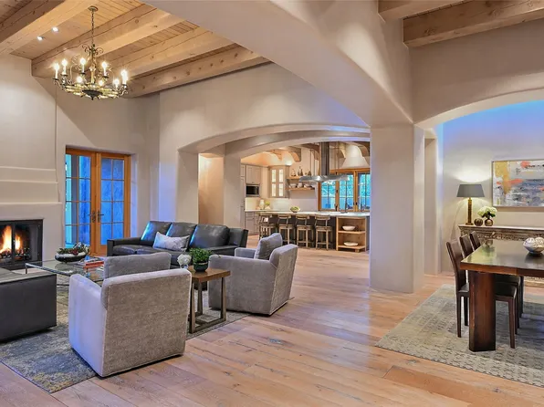 208 Camino Del Norte, Santa Fe, NM 87501