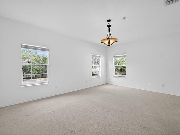 5th image of 6071 Strada Isle Way