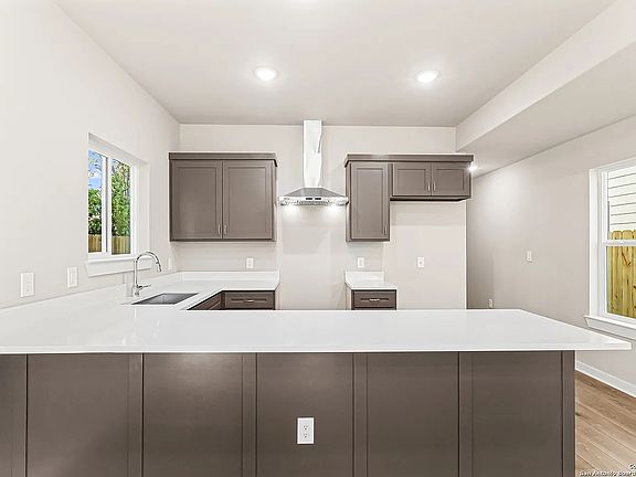 2nd image of 847 Porter St #101