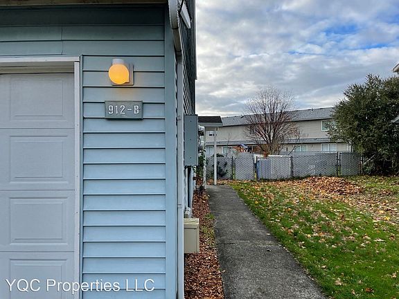 4th image of 912 SE 153rd Ave APT B