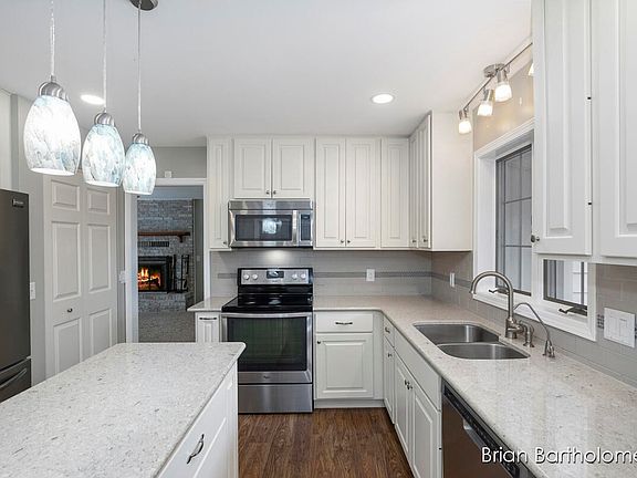 2nd image of 20660 Edgewood Dr