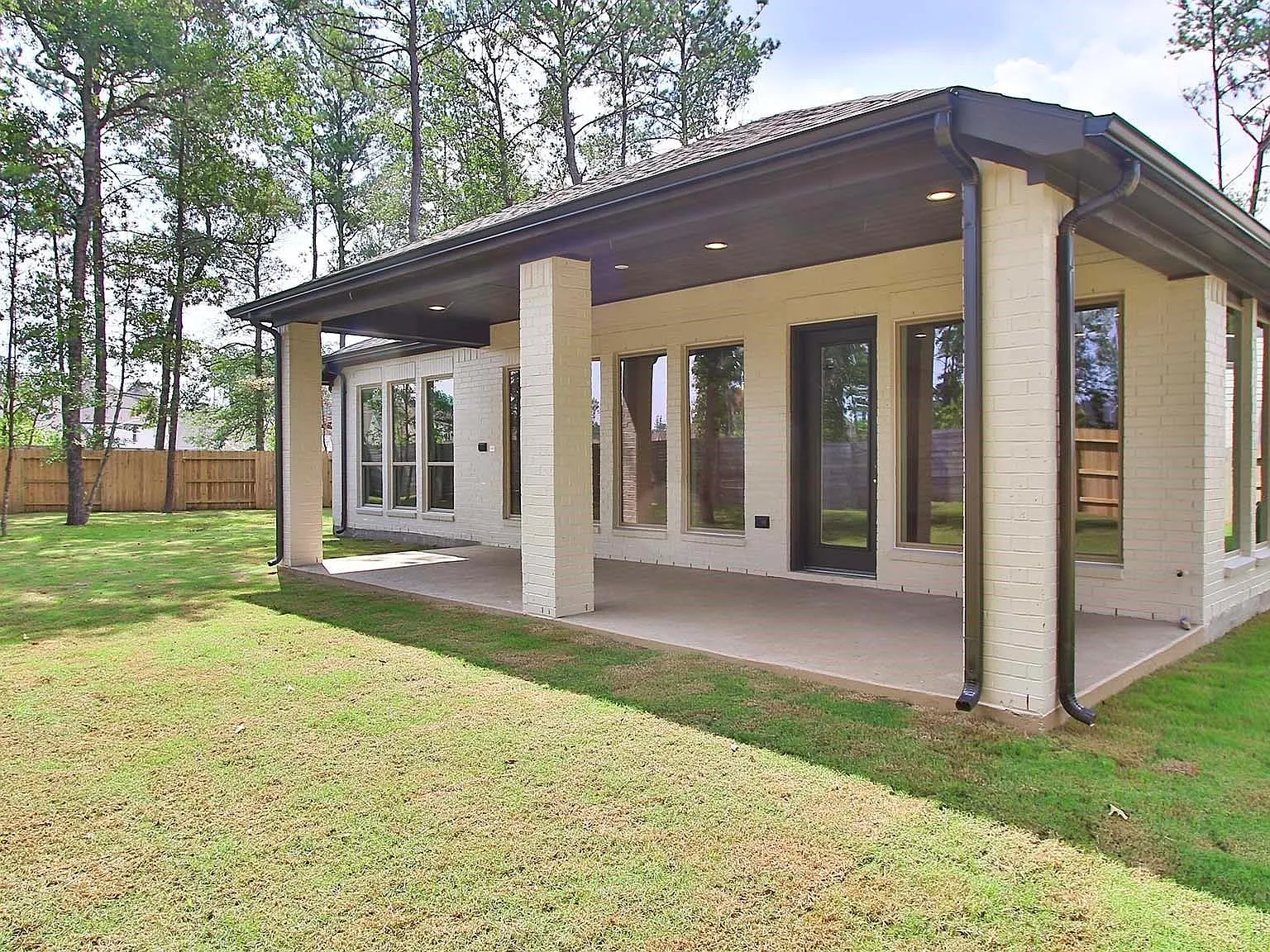4 bed, 3.5 bath, 3409 sqft, $3,650 — Photo 2