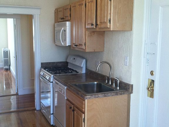 4th image of 33 Waterston Ave #2B