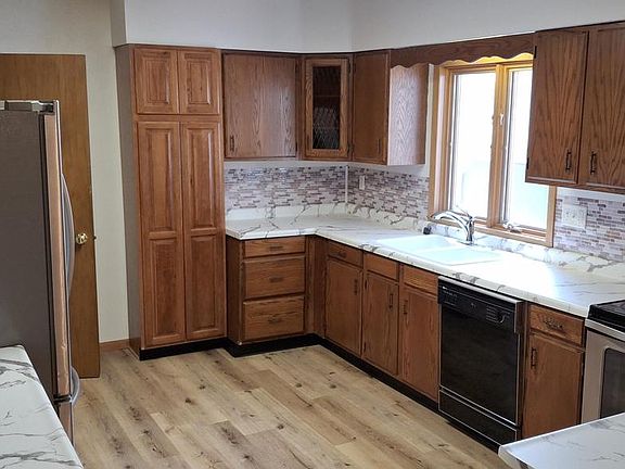 2nd image of 131 E Burnett STREET