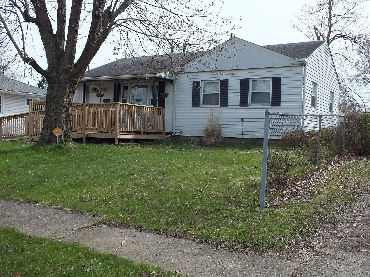 1218 Maetzel Dr photo 1