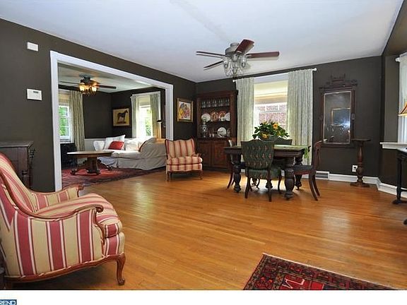 3rd image of 1515 Sunnyhill Ln