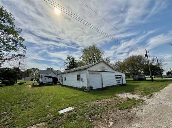 113 S Poplar St, Assumption, IL 62510