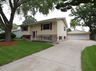 615 Clear View Dr, West Bend, WI 53090