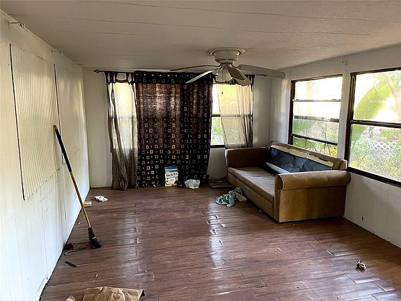 5th image of 504 Kenwood Ave