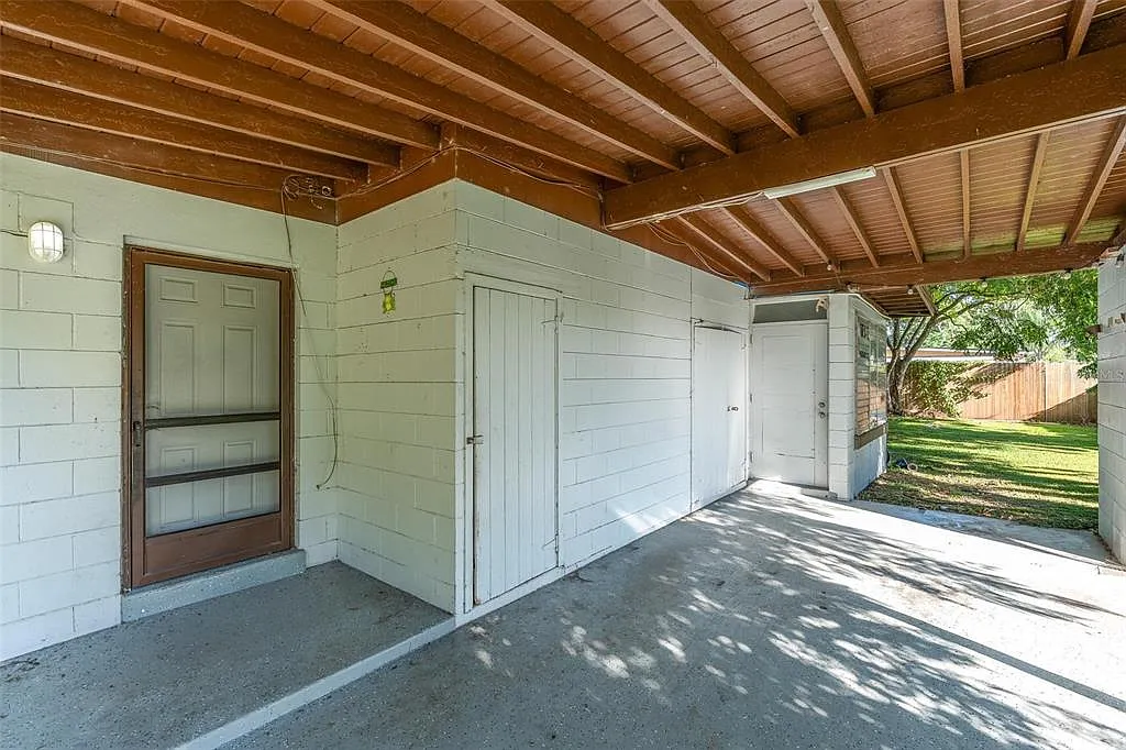 3 bed, 1.0 bath, 1012 sqft, $2,200 — Photo 2