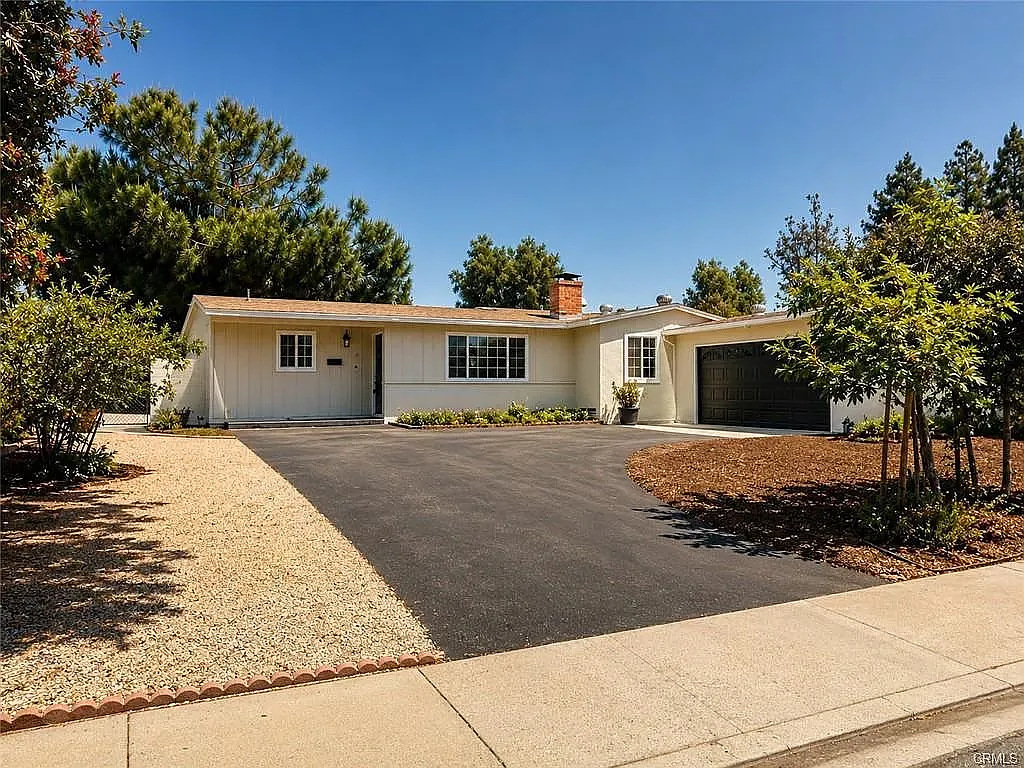 3 bed, 1337 sqft, $3,650 — Photo 1