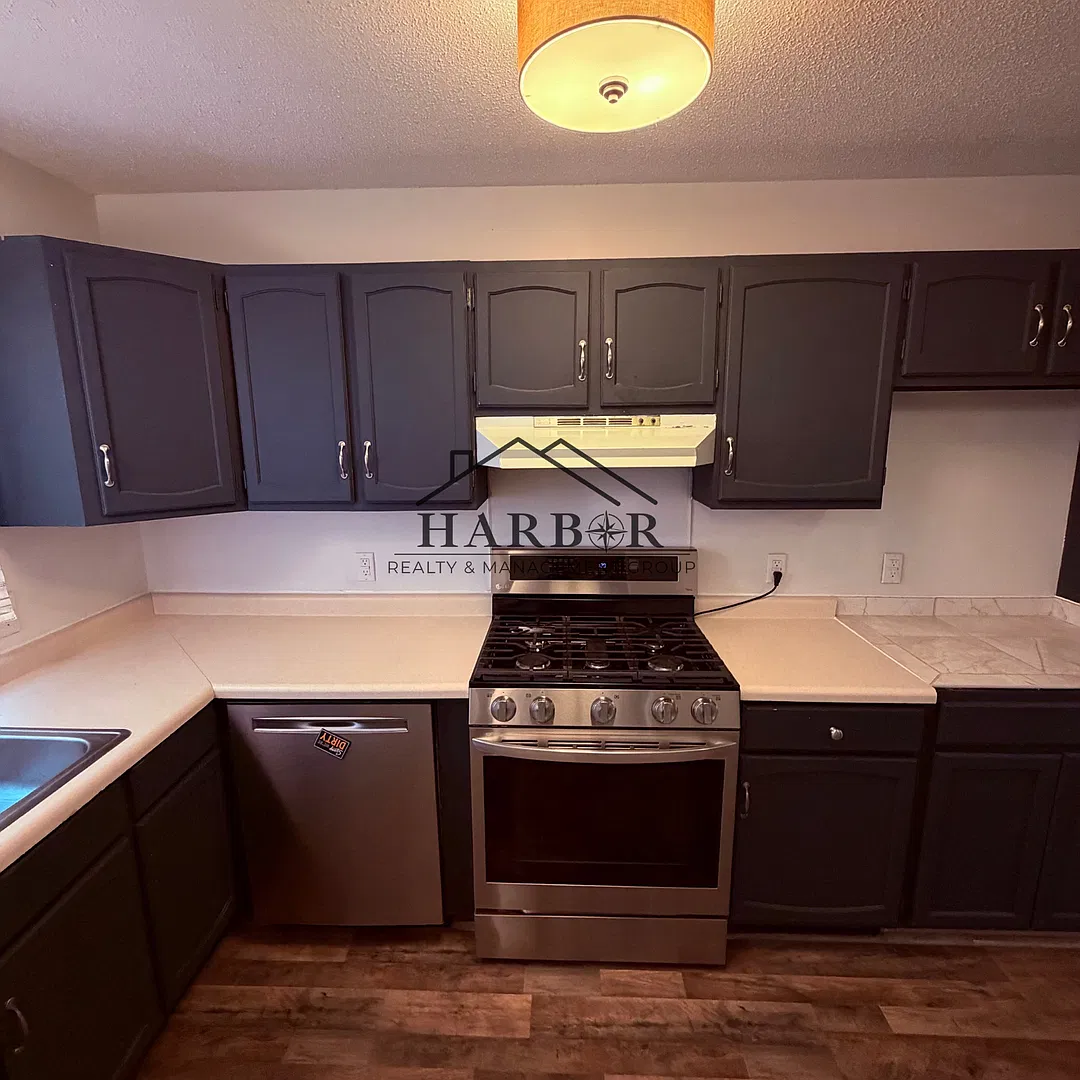 Beautiful 2 Bedroom Townhome in Owatonna, MN — Photo 2