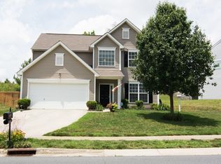 12415 Oakton Hunt Dr, Charlotte, NC 28262