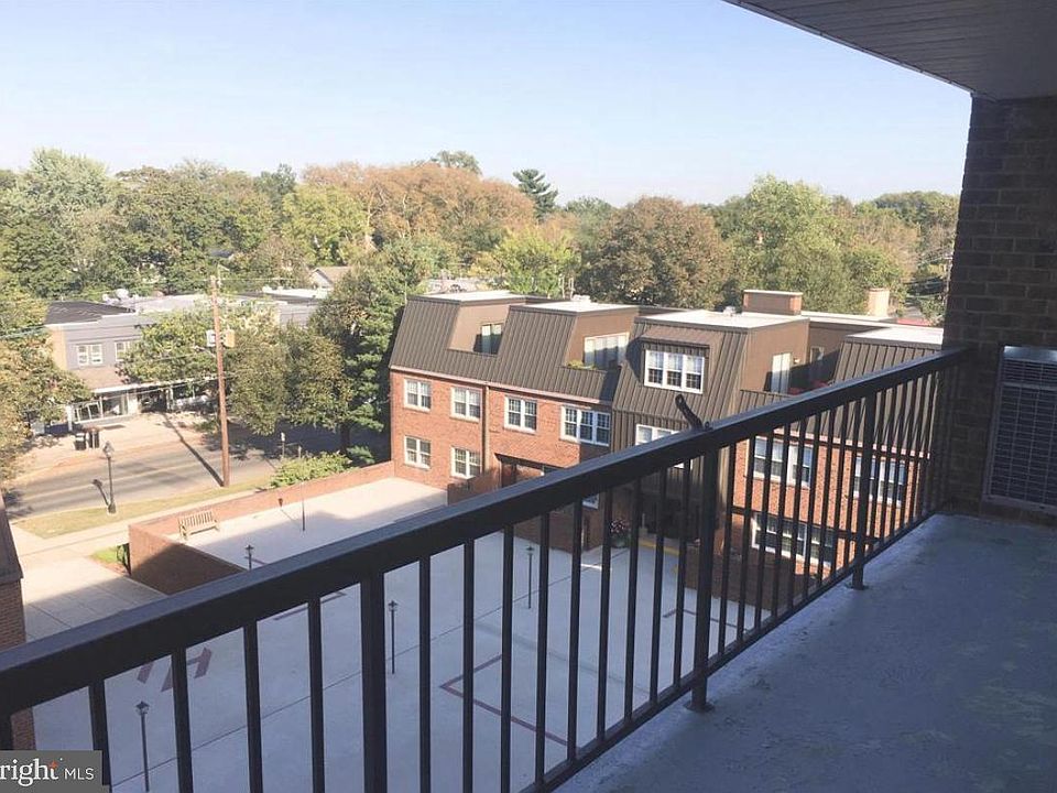 2nd image of 514 Haddonfield Cmns