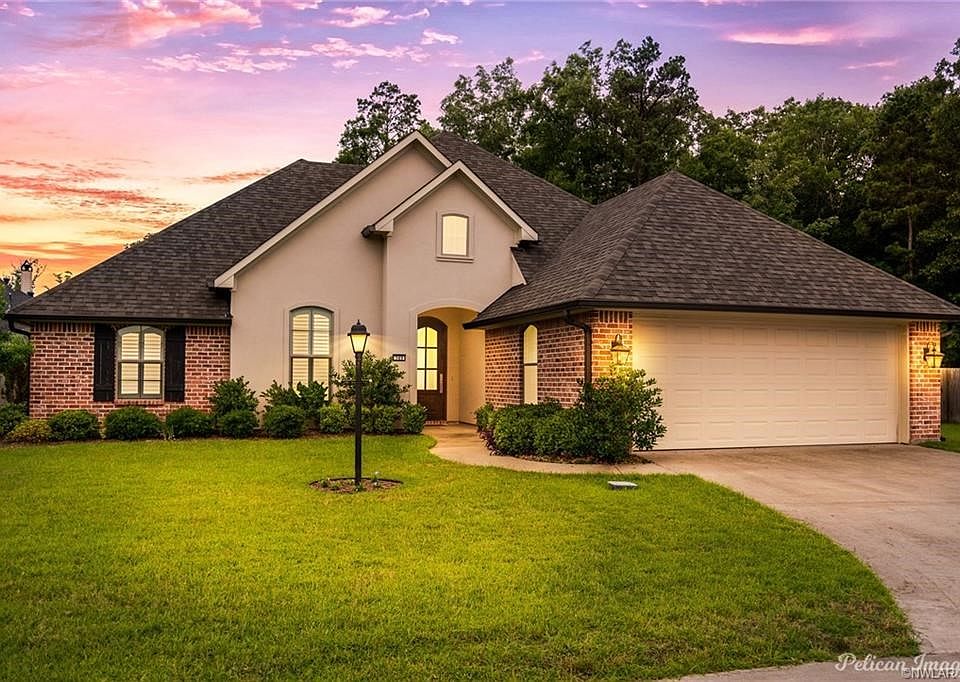 Beautifully nestled at the back of Norris Ferry Crossing on a large lot, this home has numerous features that make it the perfect home.  Convenient access to everything that makes living in South Shreveport so inviting.
