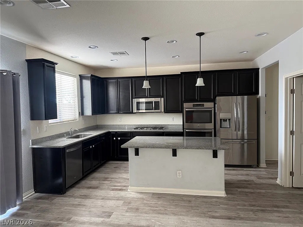 4 bed, 2.5 bath, 2440 sqft, $2,300 — Photo 2