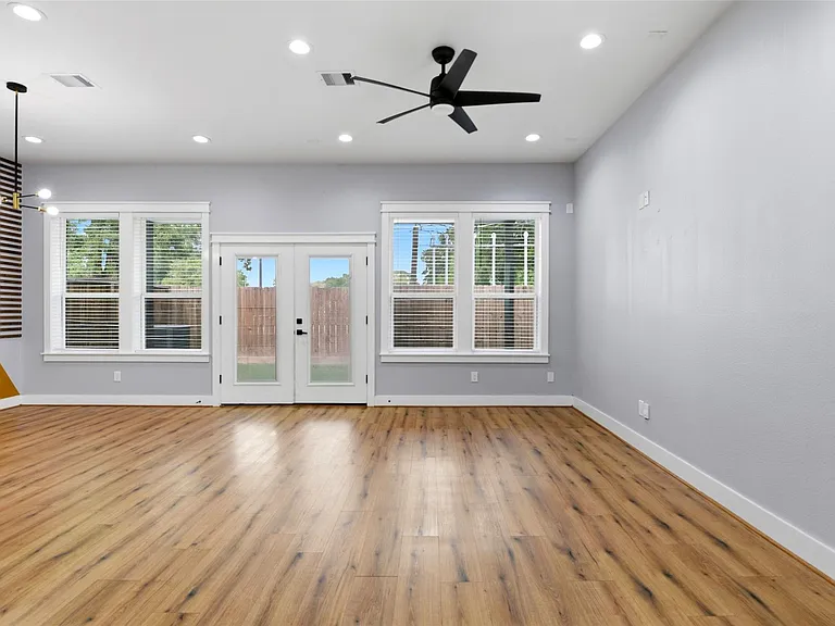 6476 Tc Jester Blvd — Photo 9