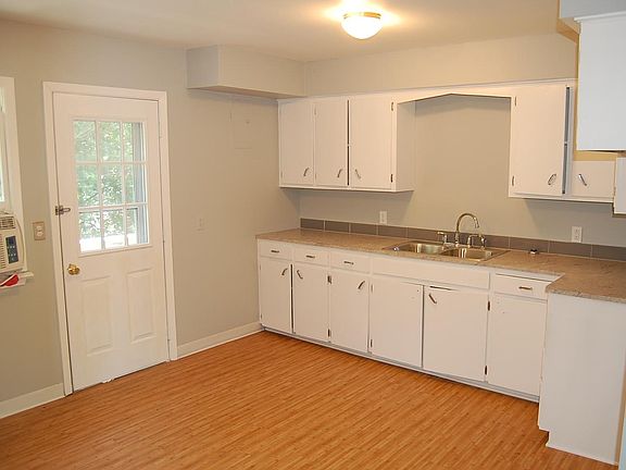 2nd image of 1517 3rd Ave