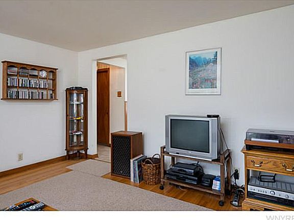 4th image of 125 Layton Ave