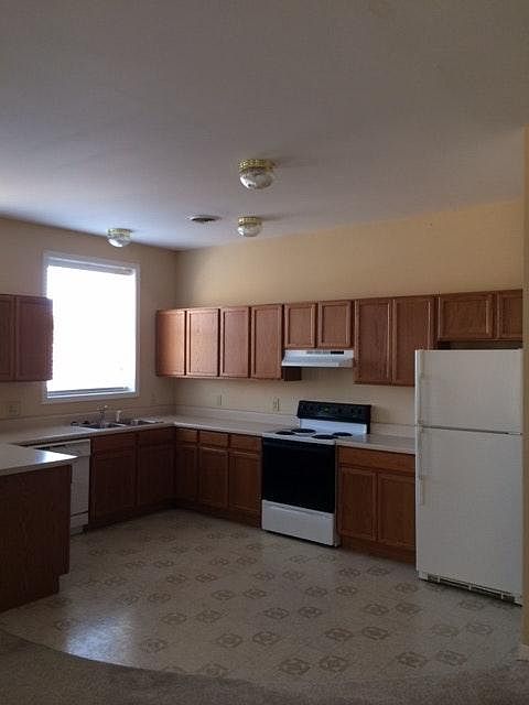 1st image of 117 E Main St APT 302