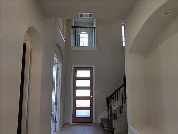 2nd image of 4911 Lockwood Dr