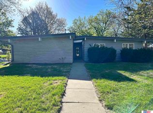 5801 Sunrise Rd, Lincoln, NE 68510