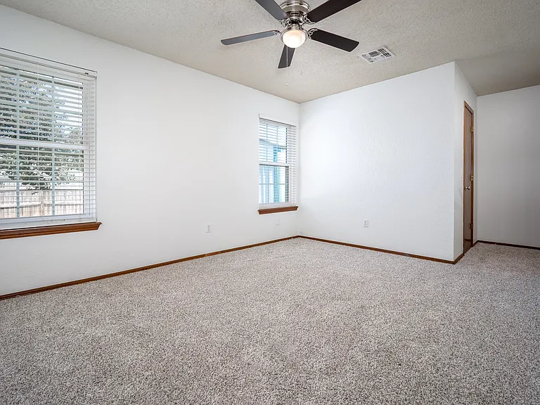 2605 Pennington Ave — Photo 9