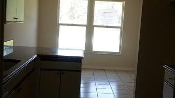 4th image of 765 1st St SW