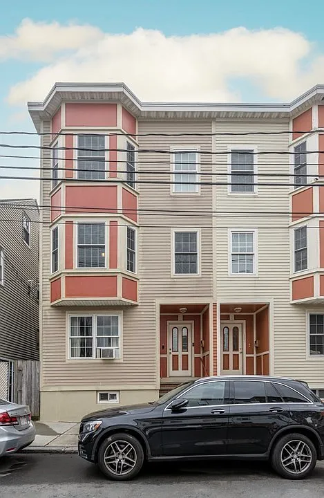 135 Everett St #1