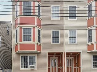 135 Everett St #1, Boston, MA 02128