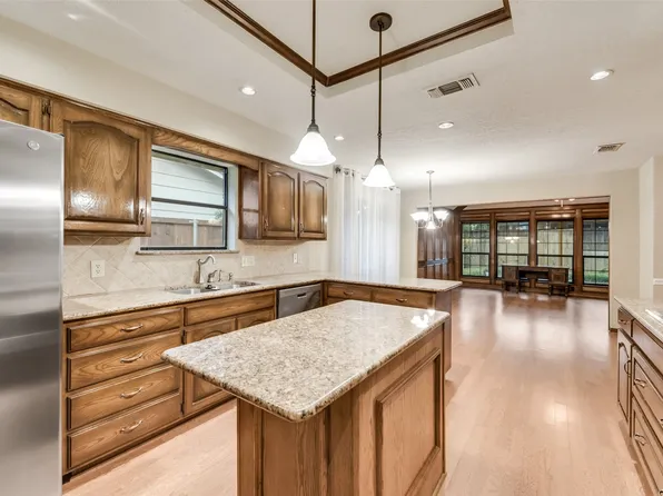 1505 Boundbrook Ln, Irving, TX 75060